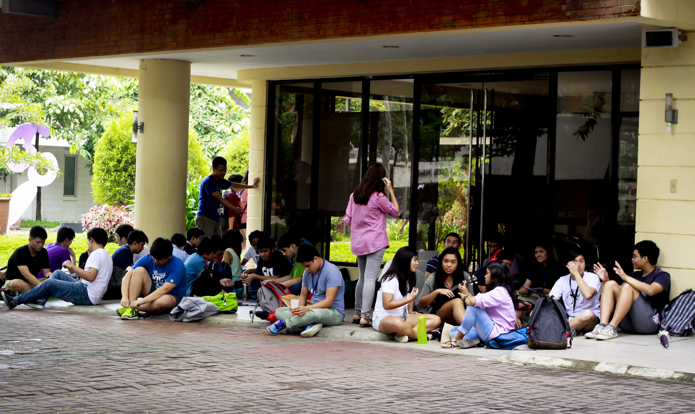 IGNATIAN VISION. The proponents of Usapang Ateneo hope that the Facebook page will eventually help Ateneans be true men and women for others. (Photo by Tynie Asprec)